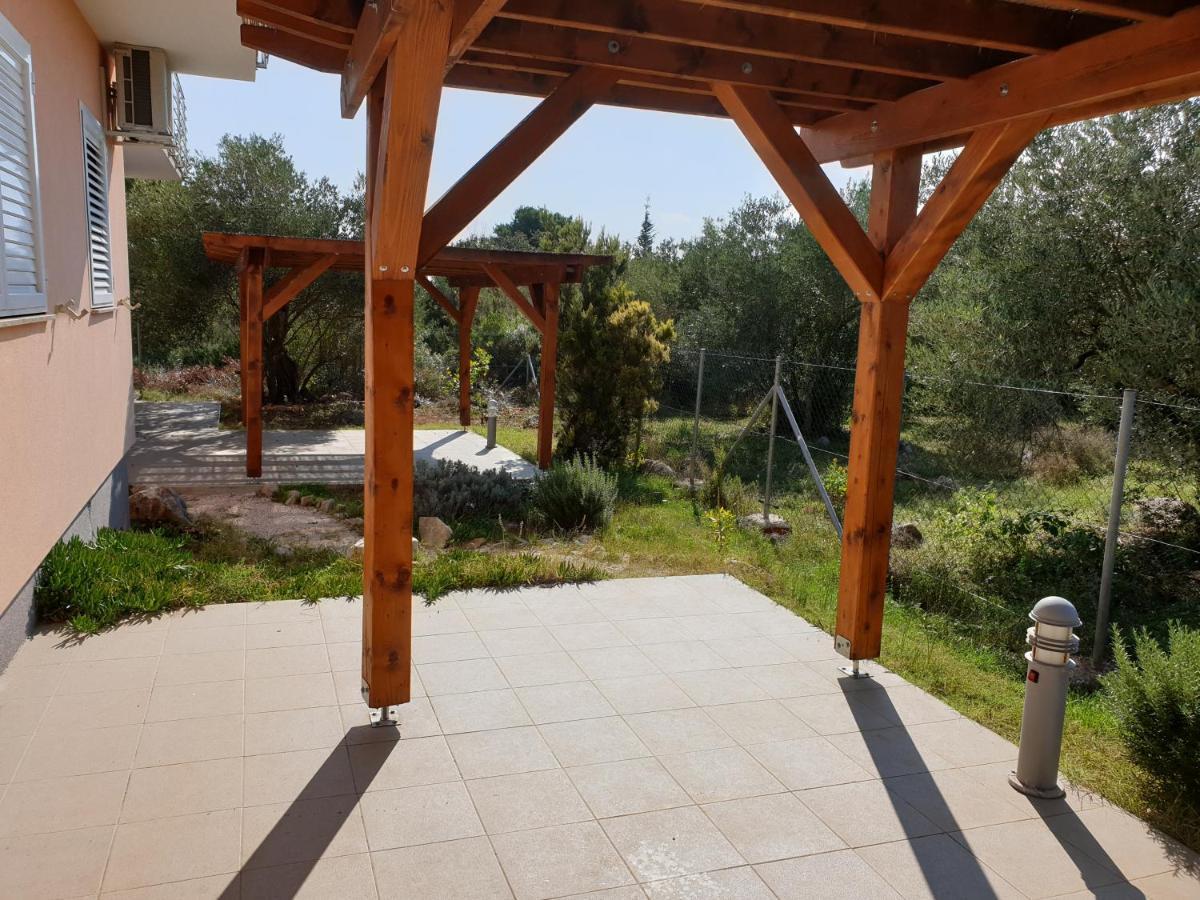 Olive Apartments Ugljan Kültér fotó