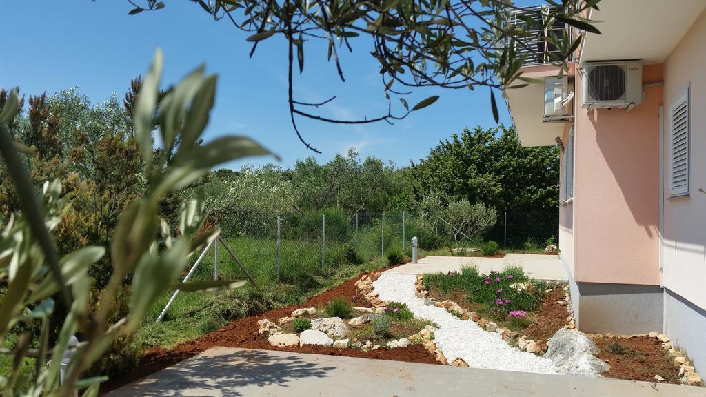 Olive Apartments Ugljan Kültér fotó